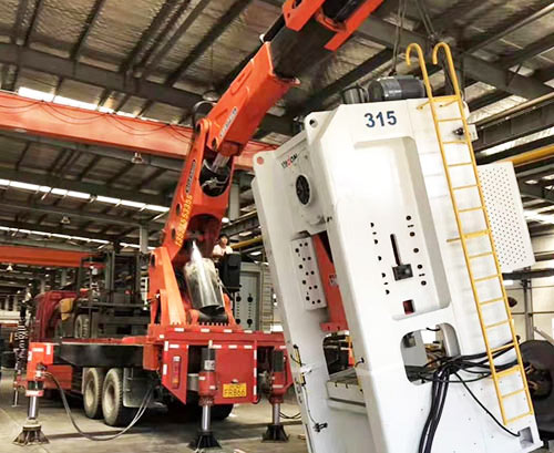 洛龙附近随车吊出租，轻松解决运输难题