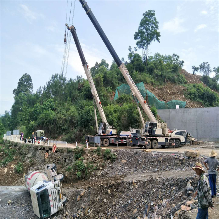 洛龙汽车掉沟里叫吊车救援要多少钱