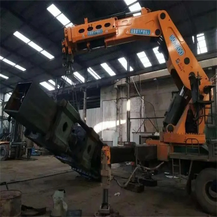 洛龙130吨折臂吊车出租吊机租赁附近电话