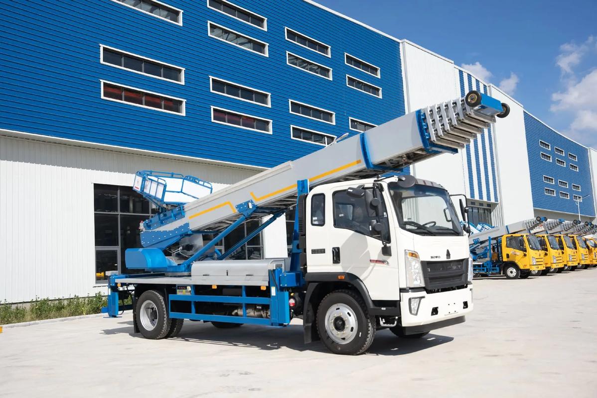 洛龙出租云梯车高空作业车 建筑垃圾搬运